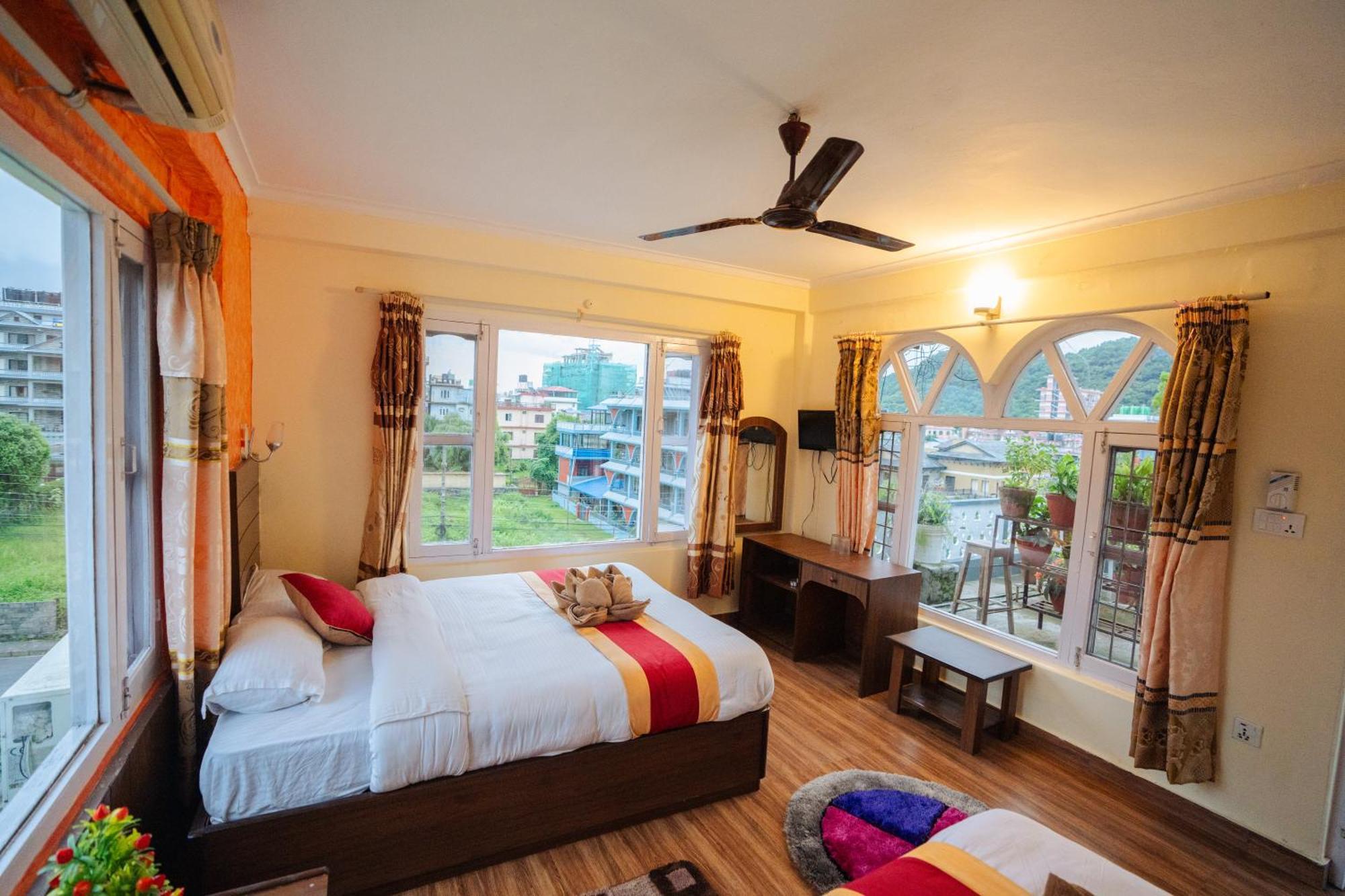 Hotel Himalayan Inn Ποκάρα Εξωτερικό φωτογραφία