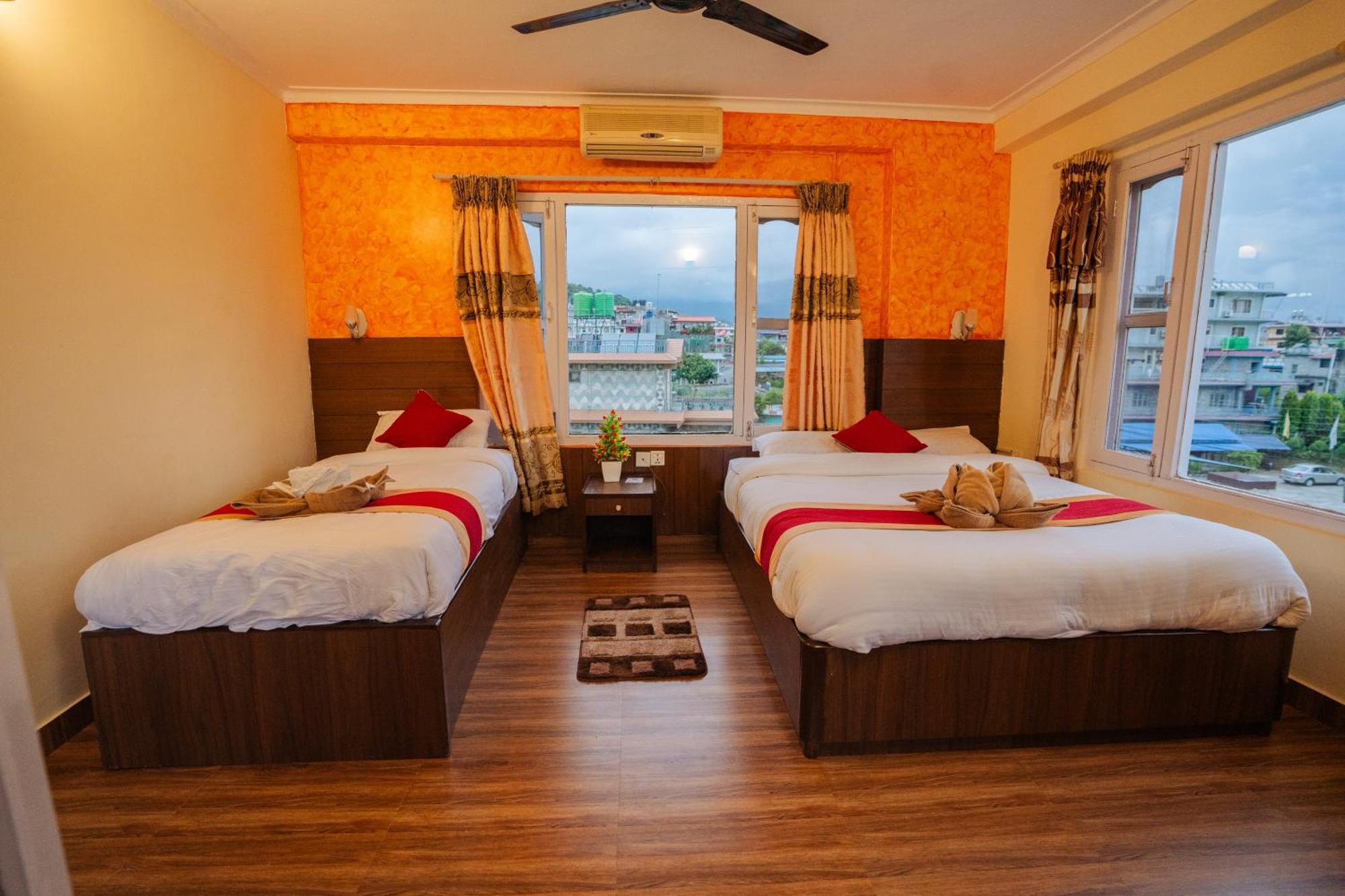 Hotel Himalayan Inn Ποκάρα Εξωτερικό φωτογραφία